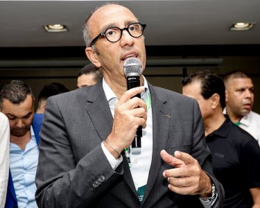 الزيات يناقش مستقبل الرجاء مع اللجنة الرياضية