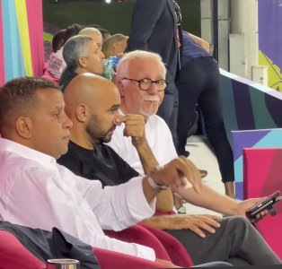 ماذا يفعل الركراكي في الدوحة؟