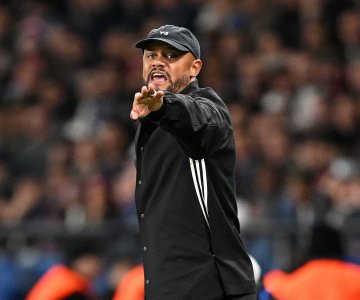 مدرب بايرن :  آمل أن يتعافى حكيمي سريعًا. 