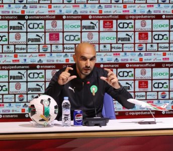 الركراكي: اتواصل مع السكتيوي وفتحي جمال أيضا