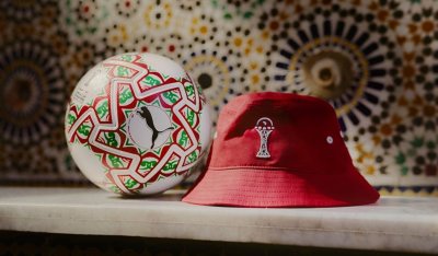 كرة نهائيات كأس إفريقيا مزينة بالأحمر والأخضر والزليج المغربي