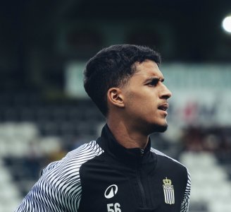 شارلوروا يمدد عقد المغربي أمين بوكامير