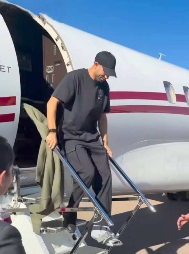 حكيمي يصل لسلا لتسلم الكرة الذهبية