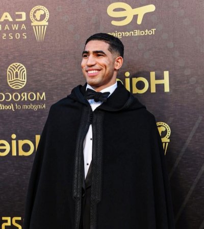حكيمي عريس ليلة حفل جوائز الكاف يحضر  بالسلهام المغربي