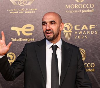 الركراكي:  أتمنى فوز حكيمي بالكرة الذهبية الأفريقية 