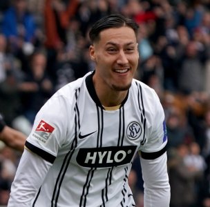 ابنو طالب سجل الهدف 11