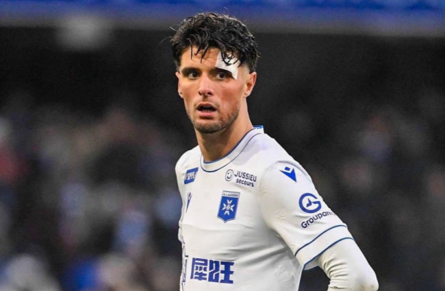  ليكيب  تختار العزوزي ضمن التشكيل المثالي لنهاية الأسبوع