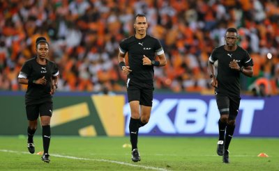 الكاف يرفض الإستعانة بحكام من خارج إفريقيا !