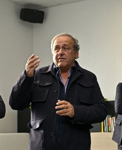 بلاتيني يتقدم بدعوى تشهير ضد ثلاثة أعضاء سابقين في فيفا