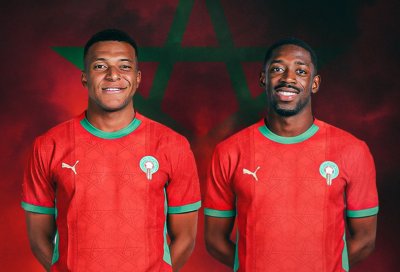 مبابي وديمبيلي يتابعان حكيمي في مباراة مالي