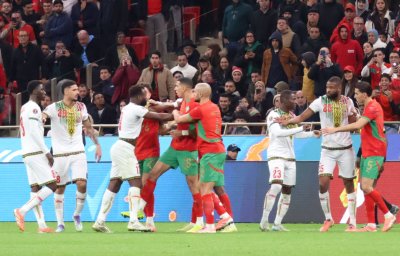 9 بطاقات صفراء في مبارة المغرب ومالي
