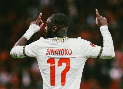 سينايكو أوقف نظافة الشباك وابراهيم برقم تاريخي