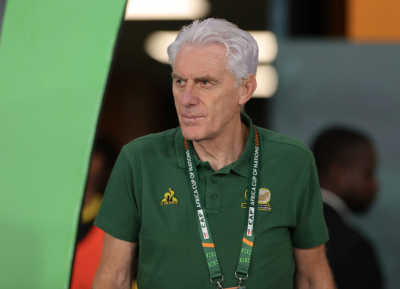 الجماهير المغربية تتهكم على مدرب جنوب إفريقيا