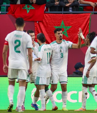 استفزازات وحركات غير لائقة وشتائم تصدر عن لاعبي الجزائر