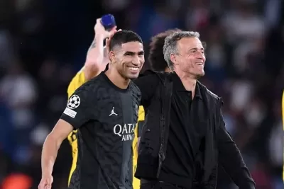 لويس إنريكي مدرب حكيمي قد يغادر سان جيرمان في الصيف