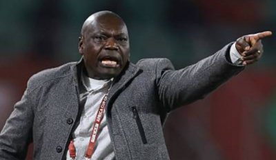 مدرب الكامرون يدخل التاريخ