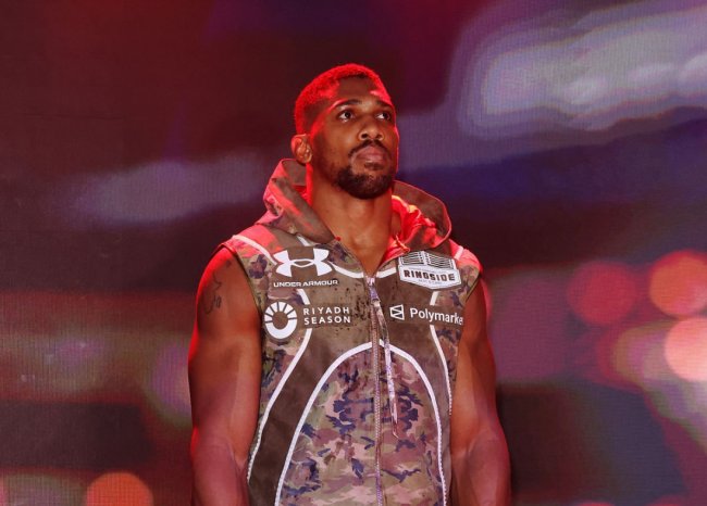 جوشوا ينعي صديقين مقربين لقيا حتفهما في حادث سير مروع