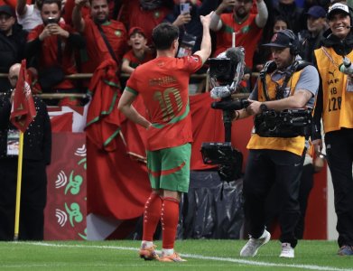 تشكيلة الفريق الوطني لمواجهة الكامرون