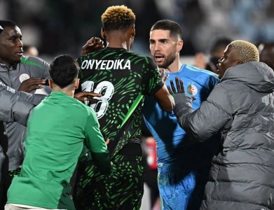 لوكا زيدان يتشاجر مع لاعبين نيجيريين
