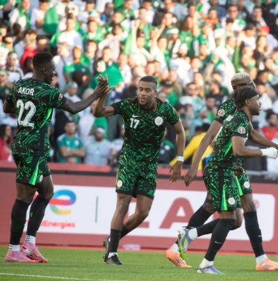 منتخب نيجيريا يتدرب خلف أبواب مغلقة في سلا