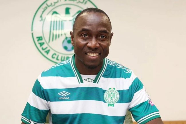 لاعب نيجيري يطلب كامل مستحقاته قبل فسخ عقده مع الرجاء