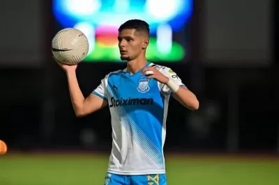 الرجاء يعوض بلعمري بدولي مغربي سابق