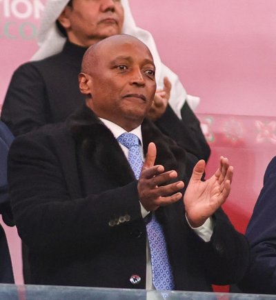 رئيس الكاف يقدم تبرعات للكنيسة ووزارة الأوقاف بالرباط