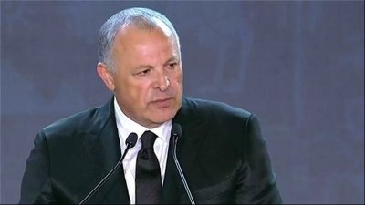 أبوريدة يصحح غلطات مدربه المشاغب