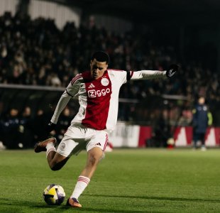 أياكس تعادل دون مشاركة وزان