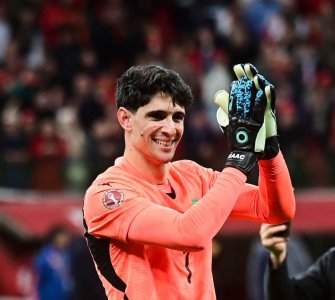 العملاق بونو بالرقم 19 يغرد وحيدا