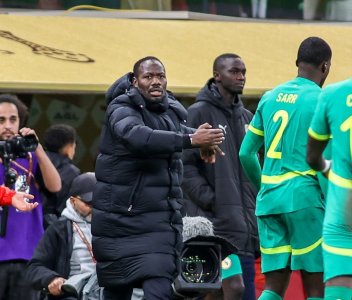 مدرب منتخب السينغال، يواجه عقوبة قاسية من الكاف