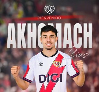 أخوماش يغادر فياريال بعد العودة من الكان