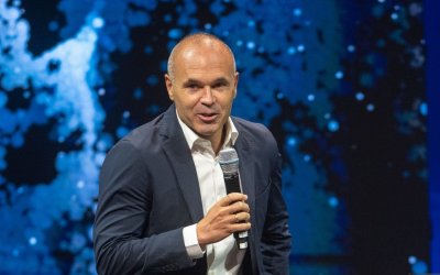 هل تمهد الجامعة الملكية المغربية لكرة القدم لضم الاسباني اندريس انييستا؟