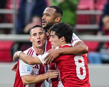 الكعبي يمنح العلامة الكاملة لأولمبياكوس