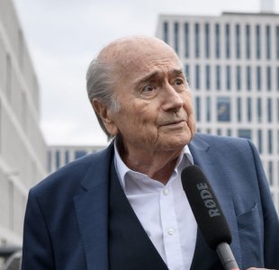 مونديال 2026: بلاتر مع مقاطعة المشجعين الذهاب الى الولايات المتحدة