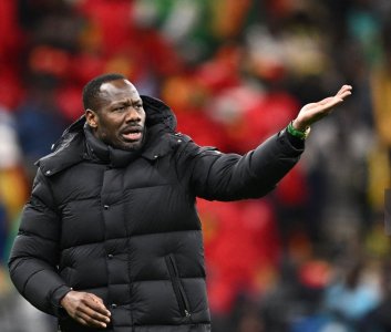 اللجنة التأديبية للكاف إستمعت لمدرب منتخب السنغال ولاعبين إثنين