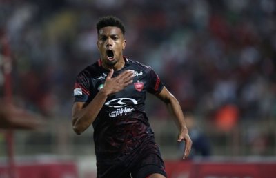 العملود يقترب من التوقيع للرجاء