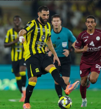 بطولة السعودية: النصر والأهلي يضيقان الخناق على الهلال ومصير بنزيمة في مهب الريح