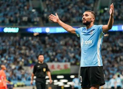 كورينتيانز البرازيلي يفاوض زكرياء لبيض