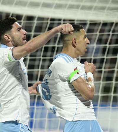 يميق فعل كل شيء.. سجل وسجل على مرماه وطرد