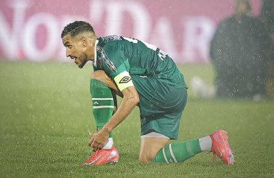 الرجاء يغلق الباب في وجه الوكرة