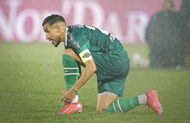 الرجاء يغلق الباب في وجه الوكرة