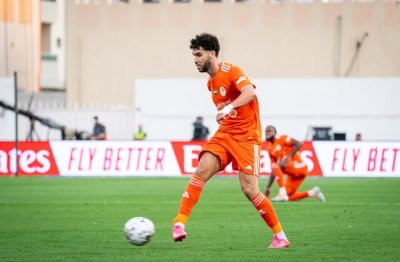 ثنائية لوليد أزارو في فوز عجمان على خورفكان