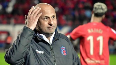 طارق مصطفى أبدى موافقته لتدريب أولمبيك آسفي