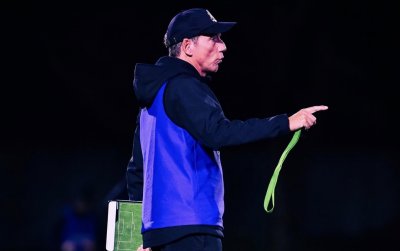 ألكسندر سانطوس يُشيد يجمهور الجيش ويَعد بالأفضل