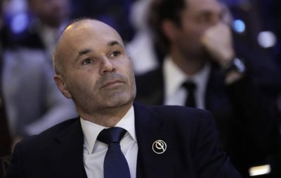 إنييسطا موجود مع الفريق الوطني أم لا؟
