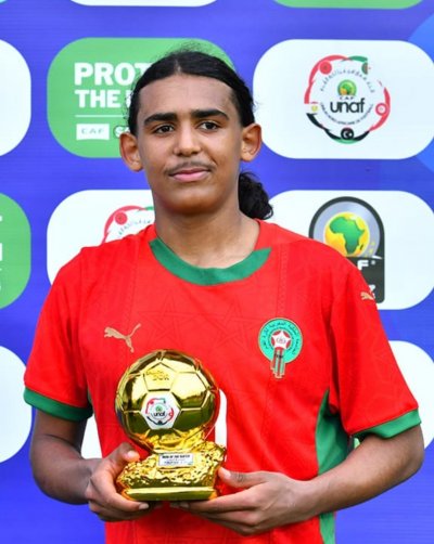 إليان حديدي نجم مباراة المغرب والجزائر