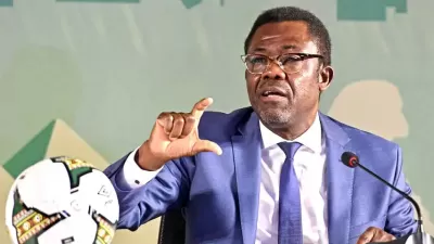 استقالة فيرون أومبا من منصبه كاتبًا عامًا للكاف