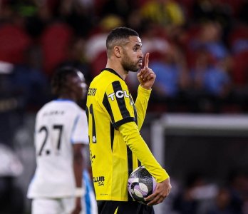 النصيري يضرب شباك نيوم مرتين ويخرج حزينا!