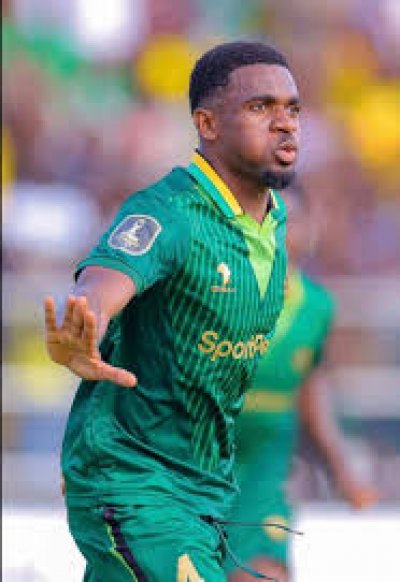 مدرب الرجاء مهتم بمدافع دولي بمنتخب تنزانيا
